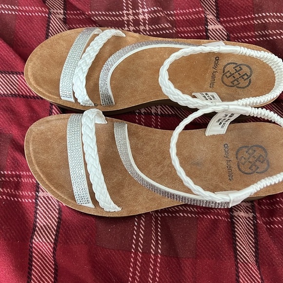 Daisy Fuentes White Sandals - Picture 2 of 5